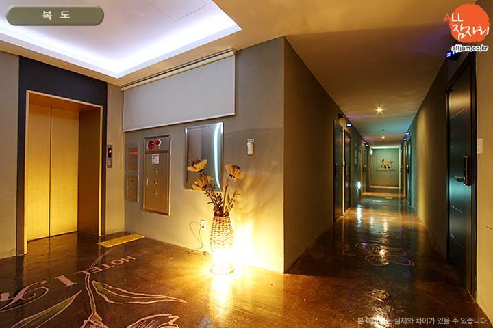 The Hotel Bon Suwon Exteriör bild