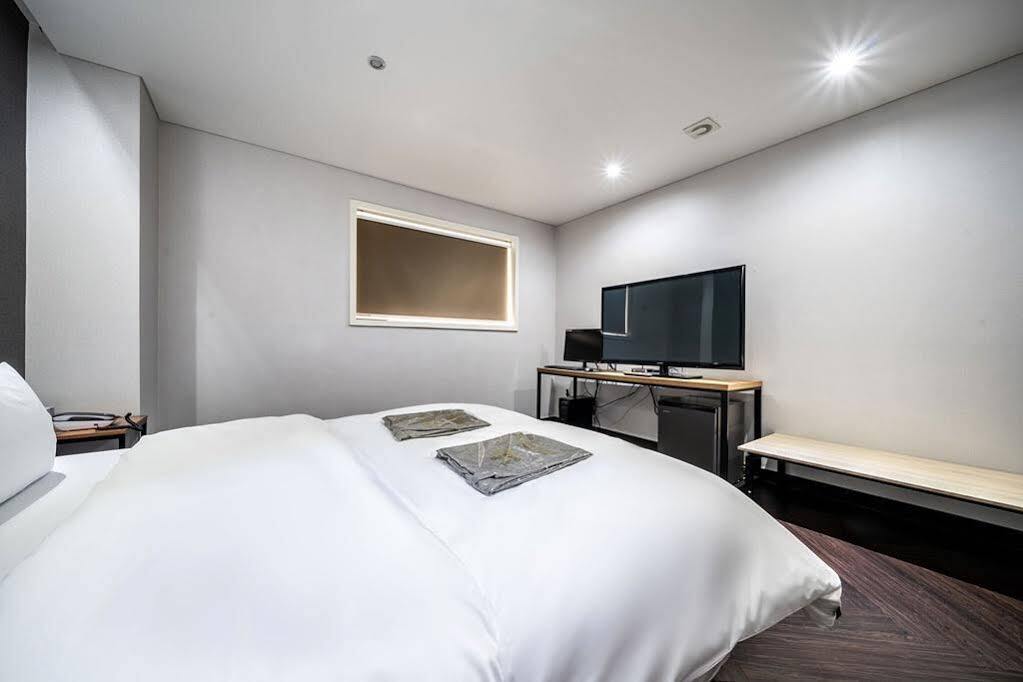 The Hotel Bon Suwon Exteriör bild